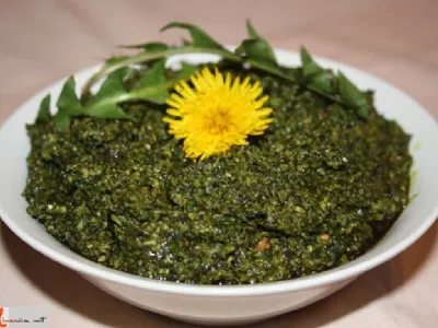 Regratov pesto z bučnimi semeni