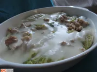 Fotografija recepta: Ohrovtovi zvitki v lahki bešamelni omaki