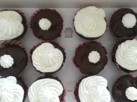 Fotografija recepta: Dvojni čokoladni mufini z višnjami