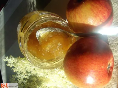 Marmelada iz jabolk in bezgovih cvetov