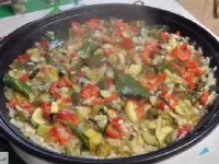 Fotografija recepta: Lahka pikantna peperonata z dodatno zelenjavo