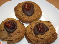 Fotografija recepta: Speculoos kukiji s karameliziranimi pekani in brusnicami