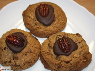 Speculoos kukiji s karameliziranimi pekani in brusnicami