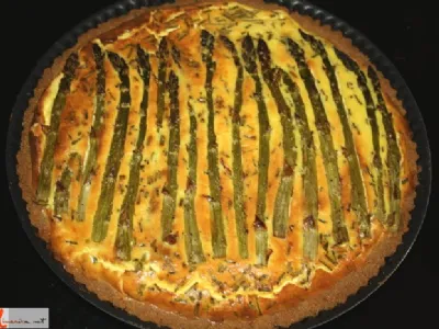 Špargljev quiche s kozjim sirom in ajdovim testom