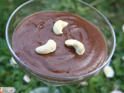 Presni čokoladni mousse iz indijskih oreščkov