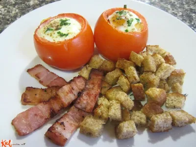 Polnjeni paradižnik z jajci...