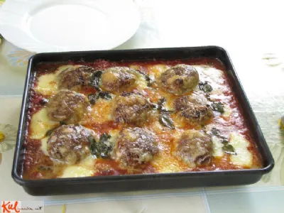 Mesne kroglice v paradižnikovi omaki