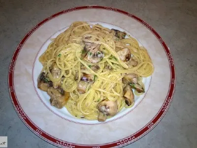 Špageti s šampinjoni