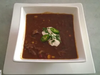 Goveja enolončnica s fižolom in mulato čilijem