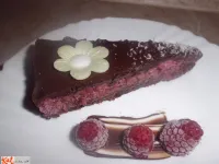 Fotografija recepta: Čokoladno malinova torta