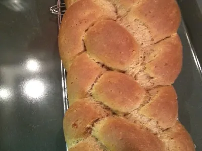 Kruh z gorgonzolo in mletimi orehi