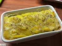 Fotografija recepta: Krompirjev narastek z bučkami in pinjolami