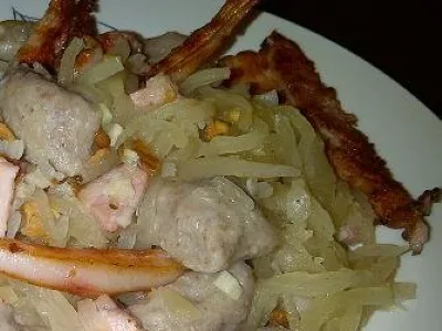 Fižolovi njoki s kislo repo in hrustljavo slanino