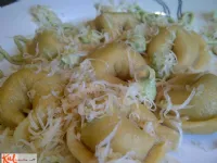 Fotografija recepta: Vege tortellini z okusom po dimljenem siru