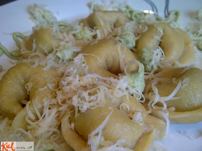 Vege tortellini z okusom po dimljenem siru