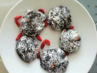 Fotografija recepta: Rustikalni piškoti s kakavom, goji jagodami in arašidi