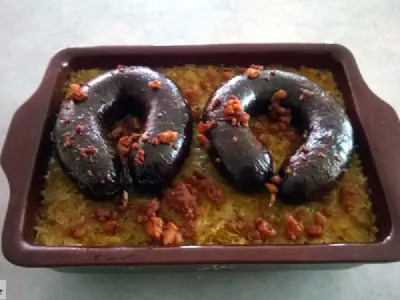 Krvavice z zapečenim kislim zeljem