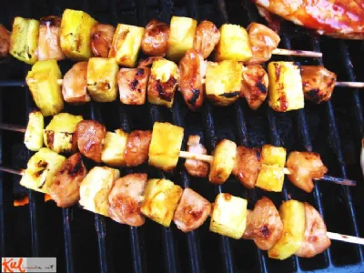 Piščančja nabodala z ananasom