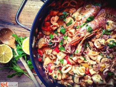 Okusna ponev z lignji