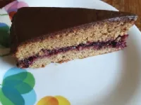 Fotografija recepta: Ajdova torta z ribezovo marmelado, lešniki in jabolki