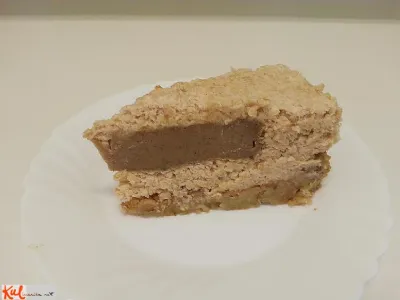 Jabolčna torta z orehi, belo čokolado in cimetom