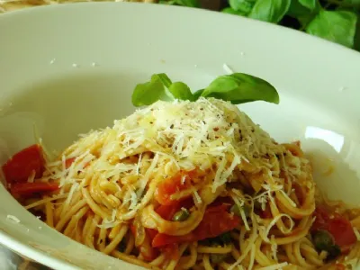 Špageti s paradižnikom »ala fasulas«