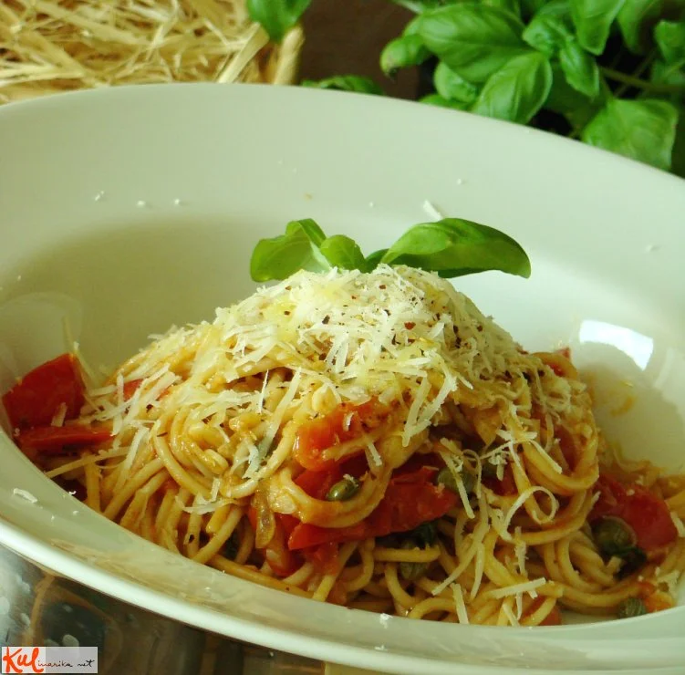 Špageti s paradižnikom »ala fasulas«