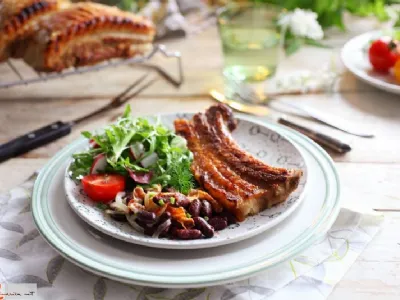 Rebra na žaru s pečenim fižolom