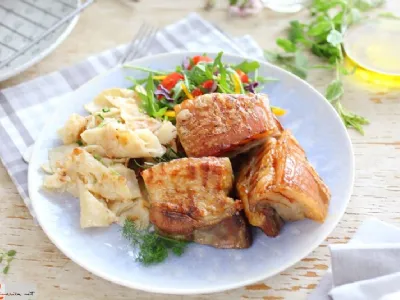 Svinjska potrebušina z zapečenimi mlinci