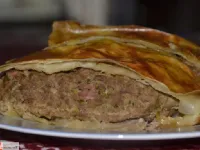 Fotografija recepta: Mesna štruca v vlečenem testu