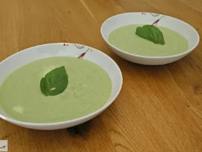Kumarično bazilikin gazpacho
