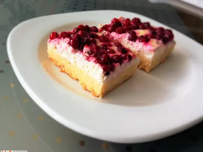 Kokosove rezine z jagodičevjem