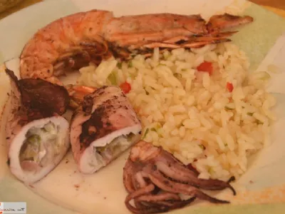 Polnjeni lignji na žaru