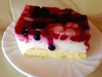 Fotografija recepta: Jogurtovo pecivo z gozdnimi sadeži