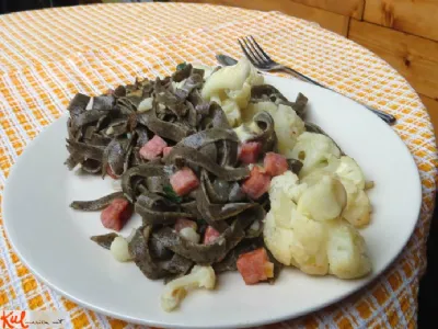 Konopljine testenine s cvetačo