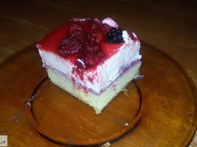 Jogurtova sladica z malinami