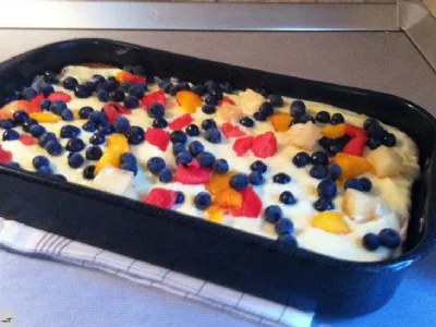 Sočno pecivo s sadjem in pudingom