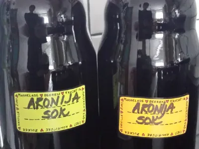 Sok in džem iz aronije