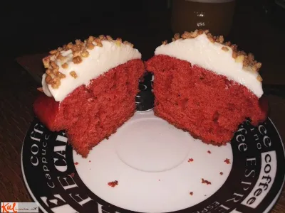 Red Velvet Muffins s Cream chesee frosting  (Rdeči Žamet)