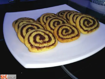 Krhki zvitki (polžki) s čokolado in kokosom