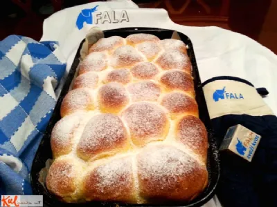 Buhteljni z vanilijevo kremo