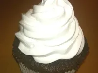 Fotografija recepta: Čokoladne tortice z marshmallow kremo