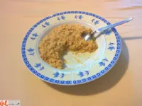 Fotografija recepta: Ovseni kosmiči na mešanici soka pomaranče, mleka in medu ter mletih orehov