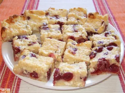 Skutin narastek z višnjami