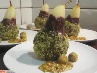 Fotografija recepta: Hruške s čokolado in pistacijami..