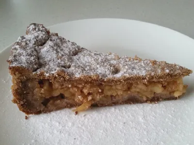 Ajdova pita z orehi in jabolki