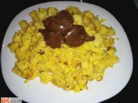 Fotografija recepta: Porabljen suh kruh z jajci za zajtrk