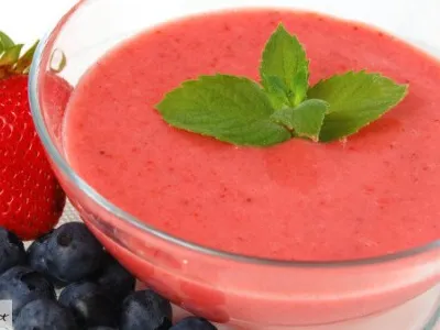 Sadna juha s snežnimi žličniki