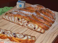 Fotografija recepta: Razprta kokosova potica v čokoladnem testu