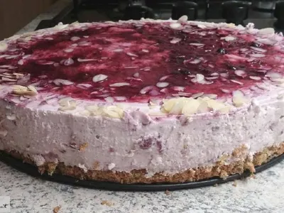 lchf biskvit s sadno kremo